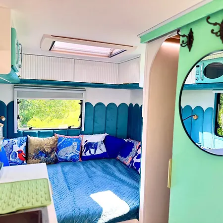 Case de vacanță Luxury Caravan At Bohemian