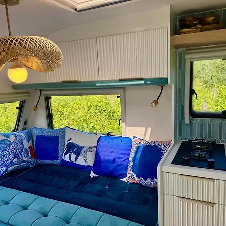 Case de vacanță Luxury Caravan At Bohemian